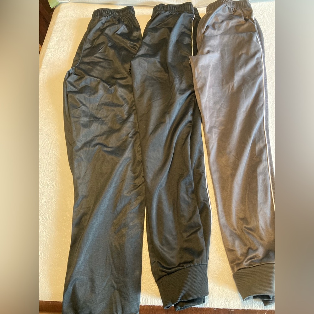 Three pairs of Stating Point Men’s Pants Small Black Gray Dark Atheletic